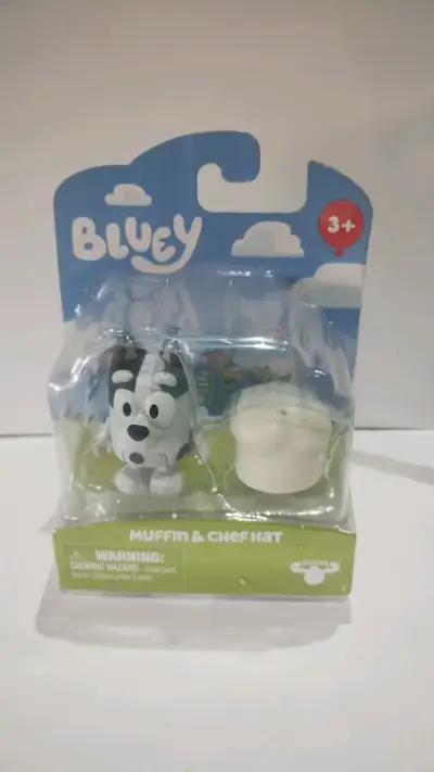 Figura de acción Bluey Muffin con sombrero de chef - miniatura 1