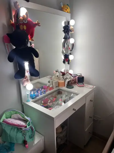Tocador blanco con espejo y luces LED - miniatura 1