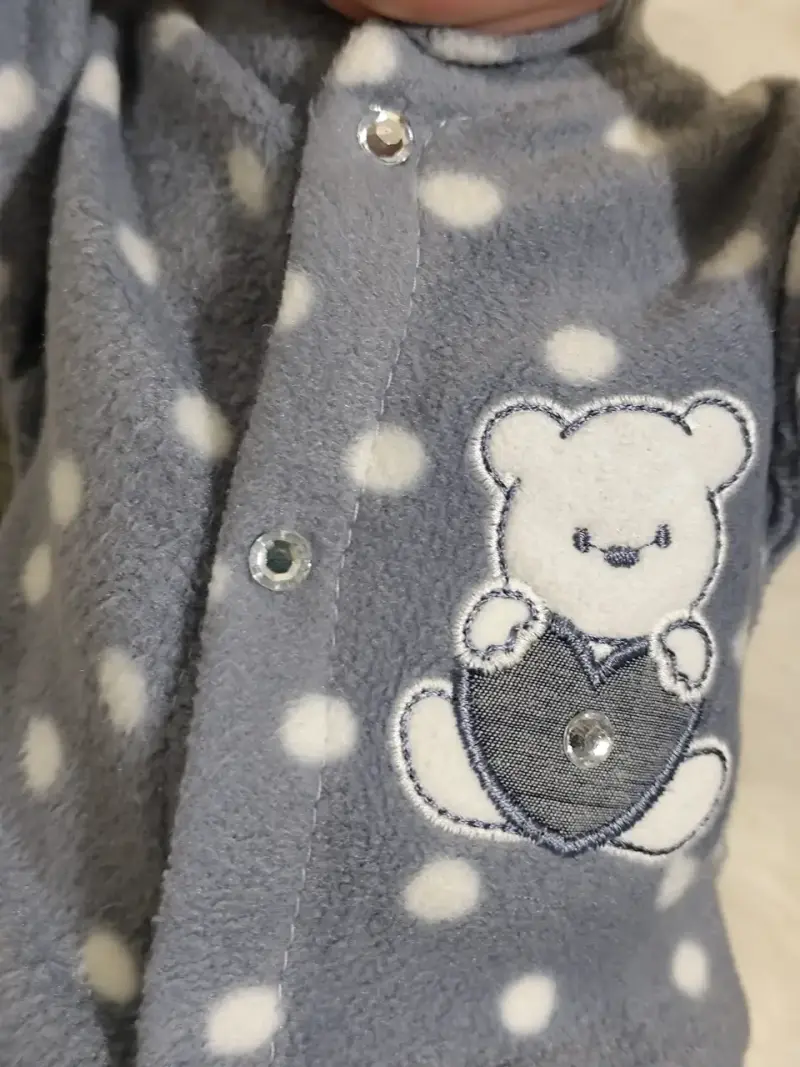 Muñeca reborn bebé con pijama azul - 4