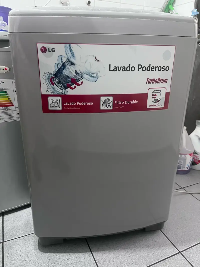 Lavadora LG TurboDrum 11 kg con Lavado Poderoso - 2
