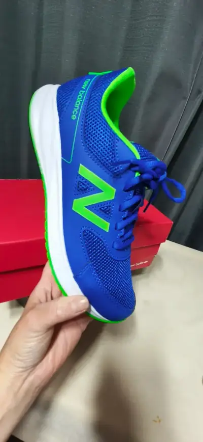 Zapatillas deportivas New Balance azul y verde para niños - miniatura 4