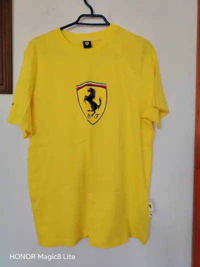 Polera amarilla Ferrari con logo Puma - miniatura 2