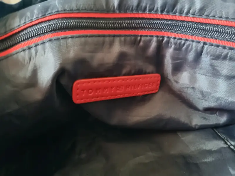 Mochila Tommy Hilfiger rayada azul y roja - 3