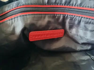 Mochila Tommy Hilfiger rayada azul y roja - miniatura 3
