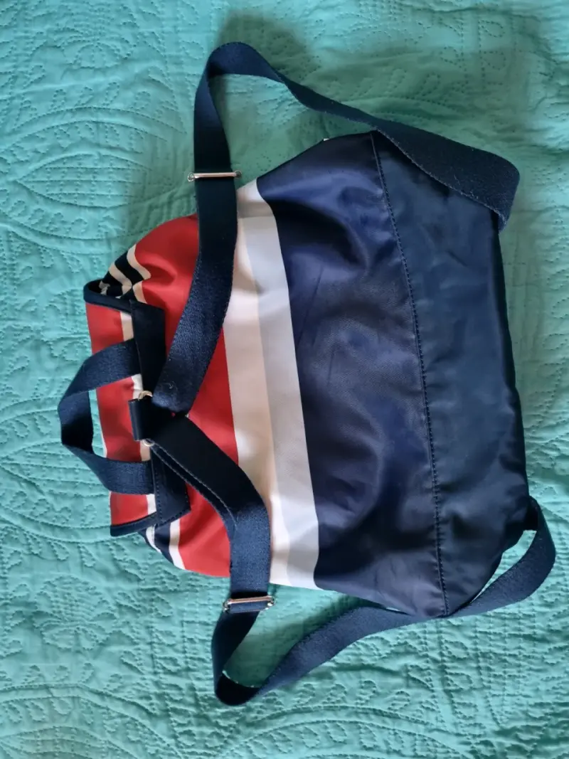 Mochila Tommy Hilfiger rayada azul y roja - 4