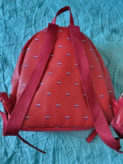 Mochila Tommy Hilfiger roja con diseño moderno - miniatura 2