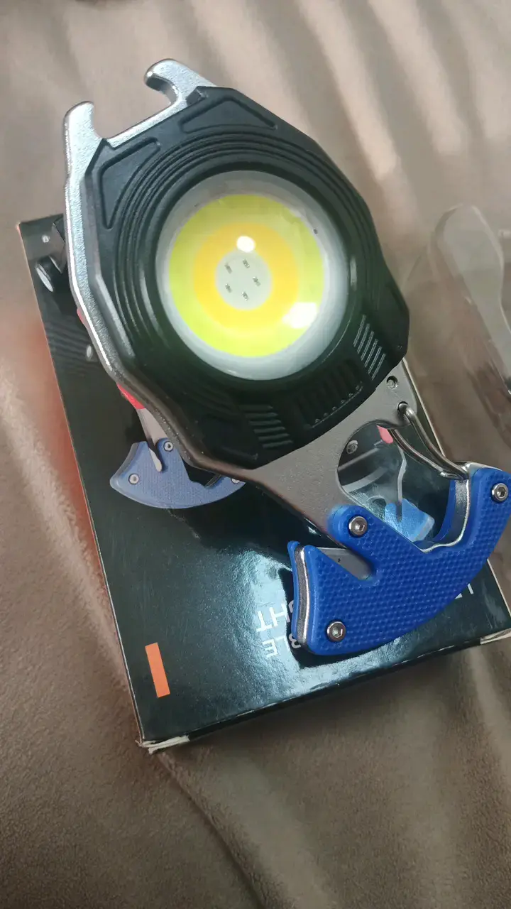 Linterna LED Recargable con Cortador de Cinturón - 2