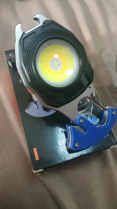Linterna LED Recargable con Cortador de Cinturón - miniatura 2