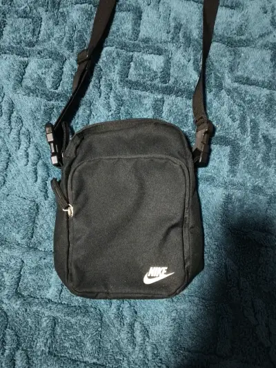 Bolso negro Nike - miniatura 1