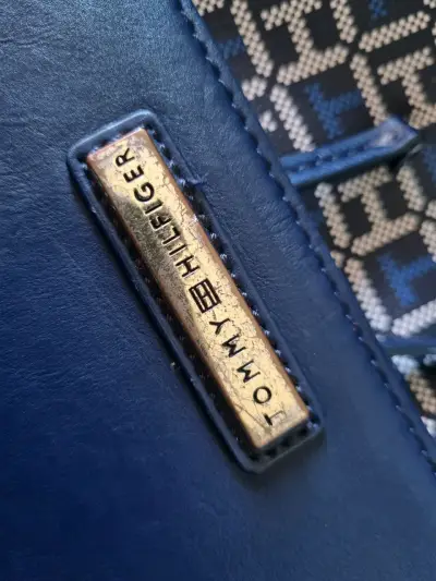 Mochila Tommy Hilfiger azul con diseño geométrico - miniatura 4