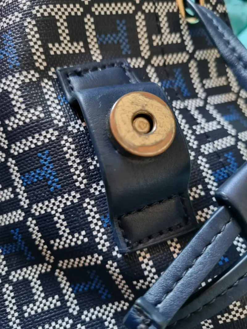 Mochila Tommy Hilfiger azul con diseño geométrico - 5