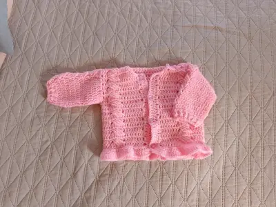 Conjunto tejido a crochet para bebé color rosado - miniatura 2