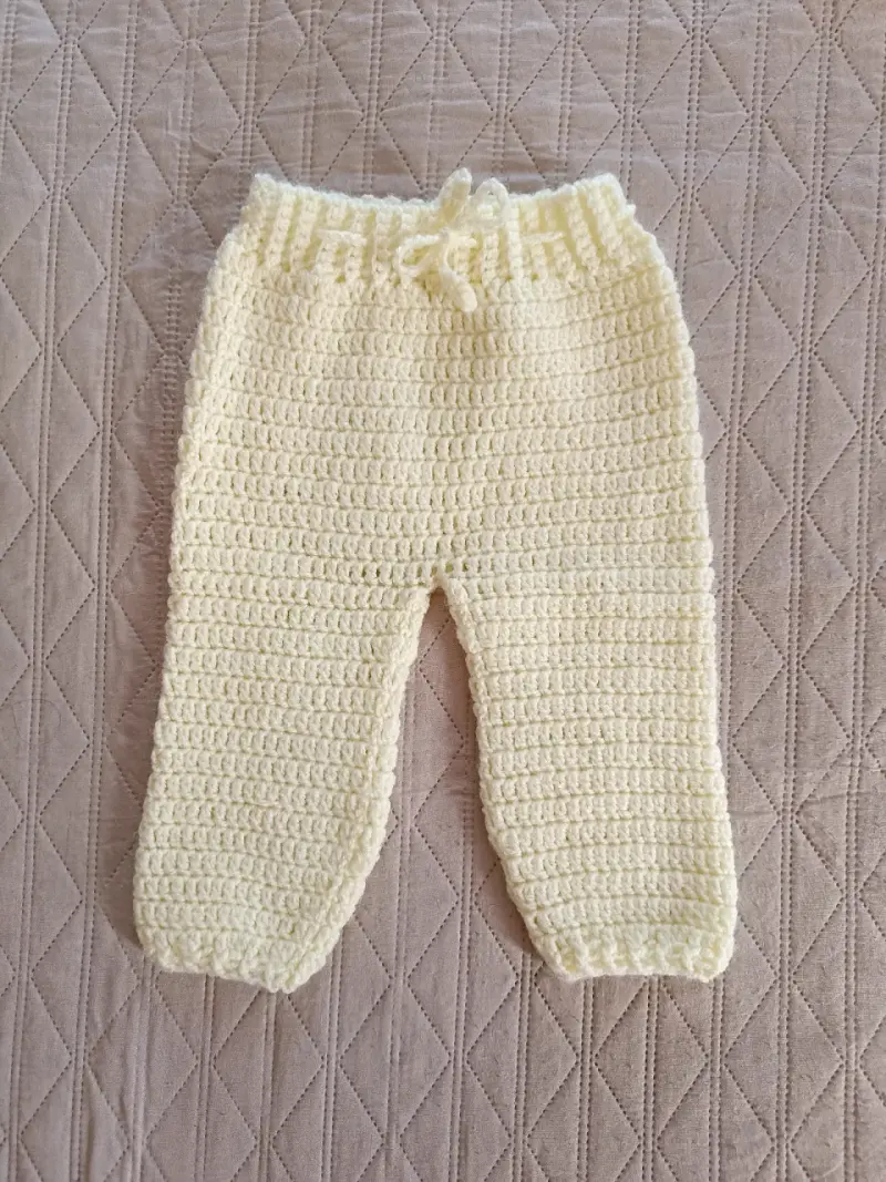 Conjunto tejido a crochet para bebé color crema - 3