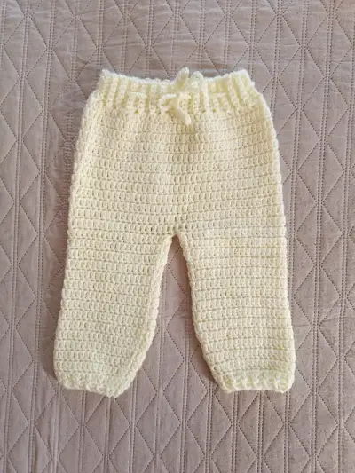 Conjunto tejido a crochet para bebé color crema - miniatura 3