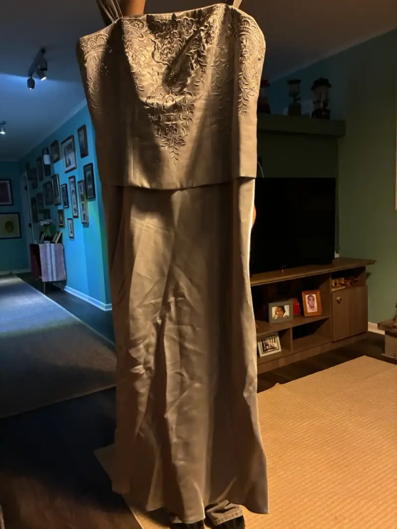 Vestido de fiesta largo con bordados elegantes - 2