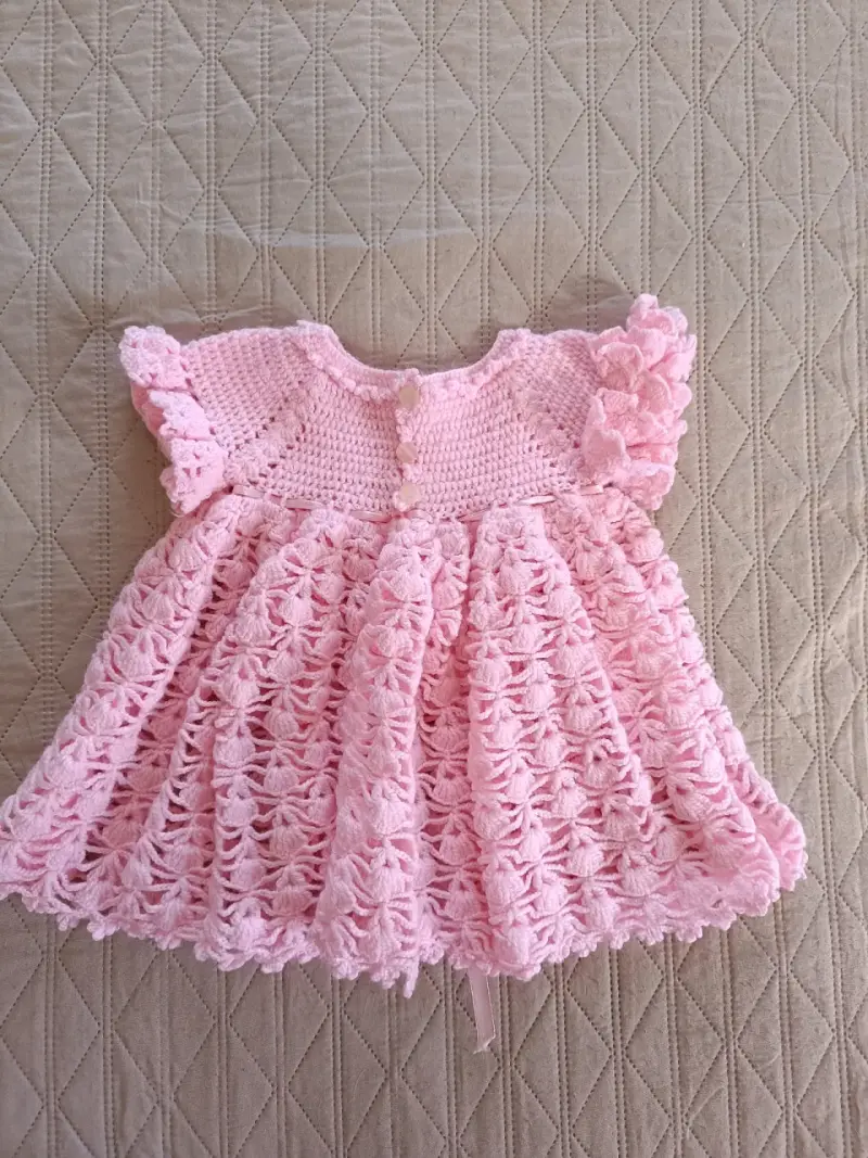 Vestido tejido a crochet para bebé color rosa - 2