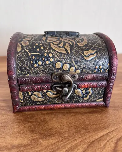 Cofre decorativo de madera estilo vintage - miniatura 1