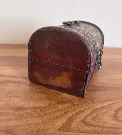 Cofre decorativo de madera estilo vintage - miniatura 4