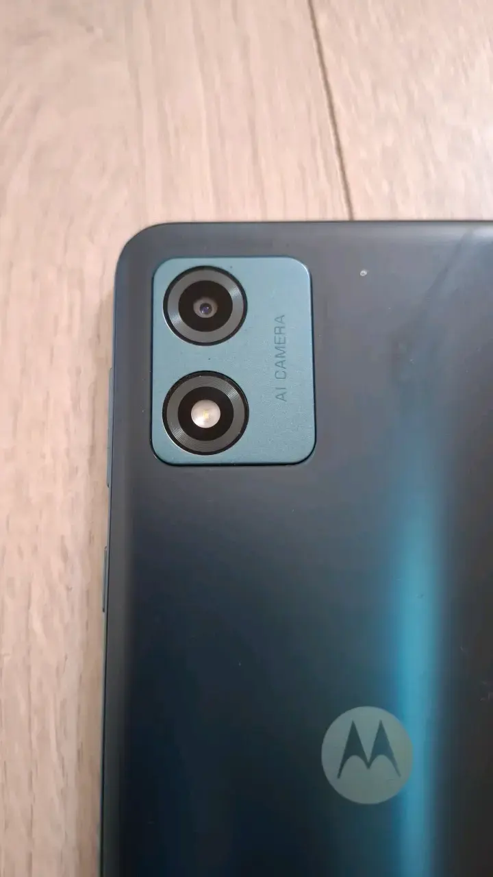 Smartphone Motorola con cámara AI - 3