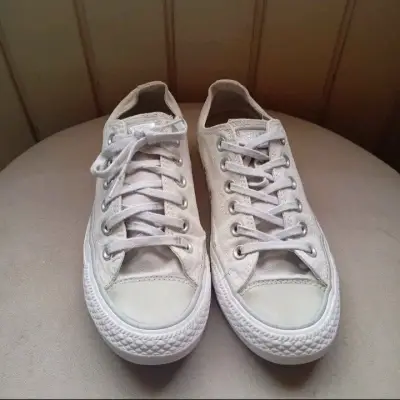 Zapatillas Converse 37,5 con detalle!! - miniatura 1