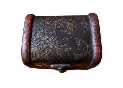 Cofre decorativo de madera y metal vintage - miniatura 2