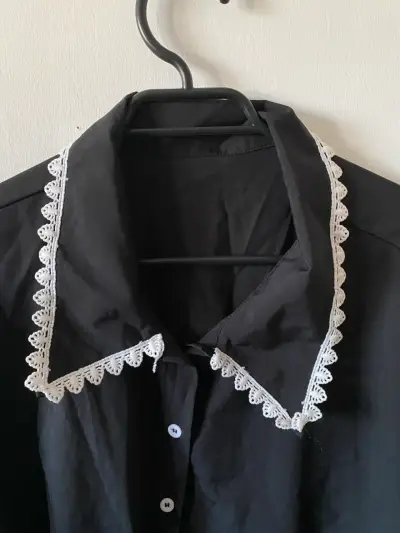 Blusa negra con encaje 4XL - miniatura 3