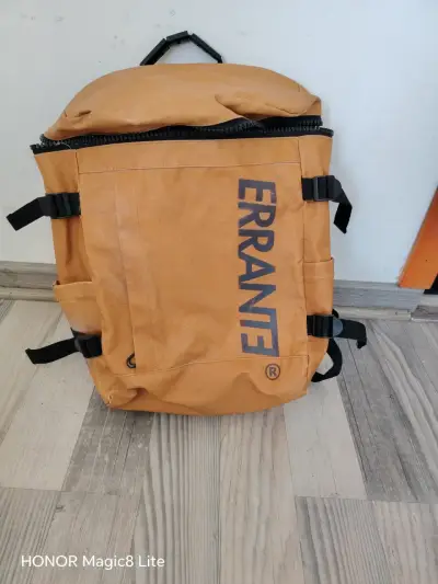 Mochila Errante color camel con correas ajustables - miniatura 1
