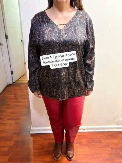 Polera negra con estampado animal print - miniatura 1