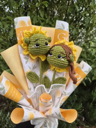 Ramo de flores de girasol shrek y fiona - miniatura 2