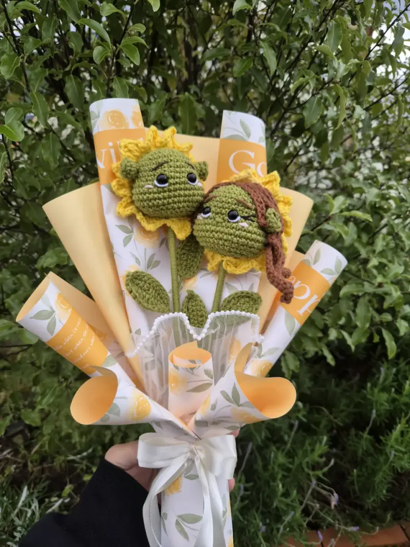 Ramo de flores de girasol shrek y fiona - 3