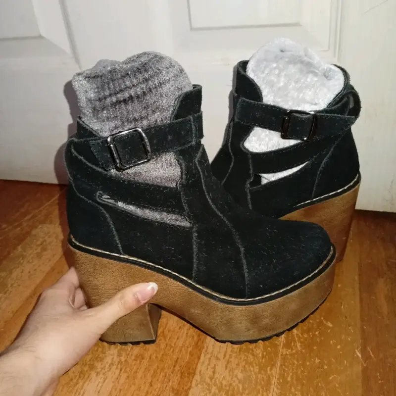 Botines de plataforma con aberturas - 1