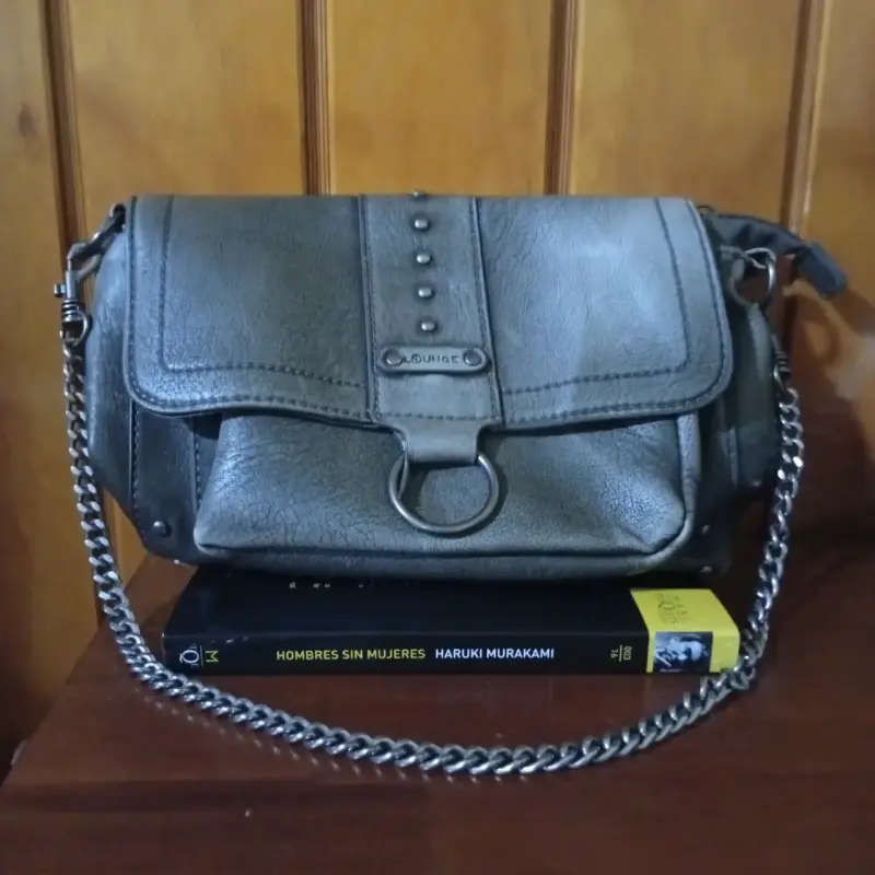 Cartera Lounge con cadena metálica
