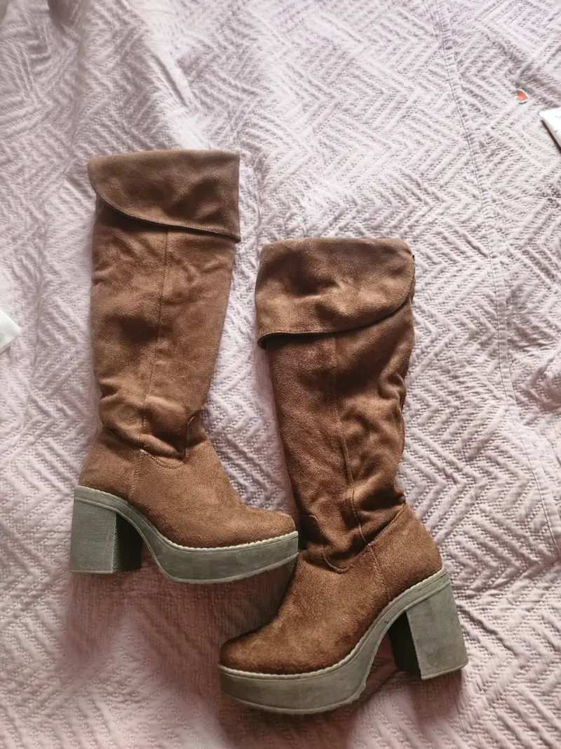 Botas de gamuza marrón con tacón alto - 1