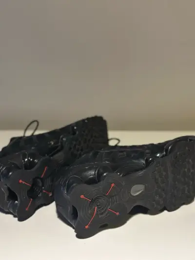 Zapatillas deportivas negras Nike Shox para hombre - miniatura 3