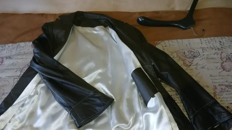 Chaqueta de cuero negra elegante para mujer - 2