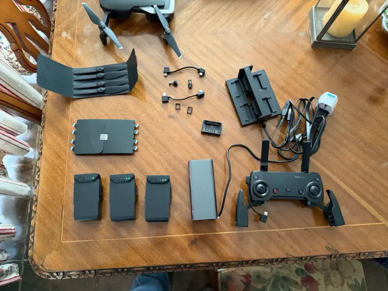 Drone con control remoto DJI mavic - 4