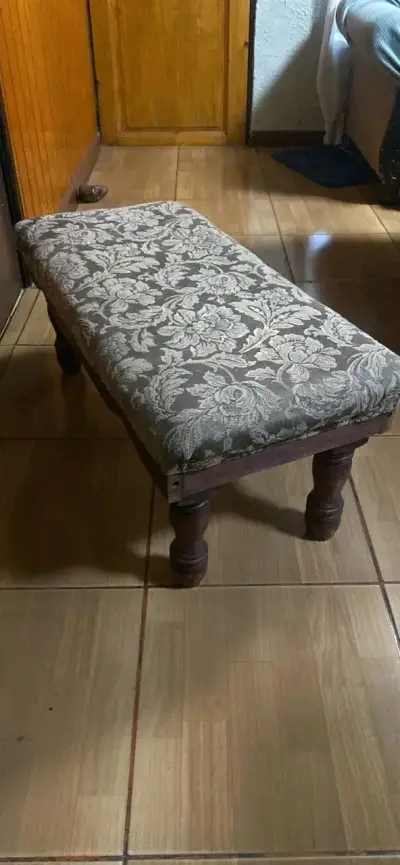 Banqueta tapizada vintage en buen estado - miniatura 1