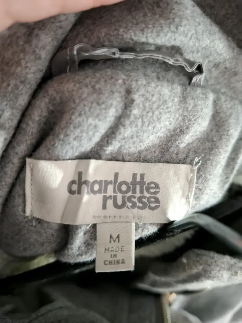 Abrigo gris con capucha y forro Charlotte Russe - 4