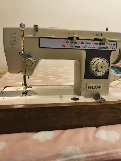 Máquina de coser Nagoya vintage en buen estado - miniatura 2
