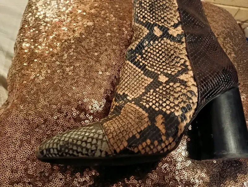 Botines de cuero con diseño de pitón marca nine we - 2