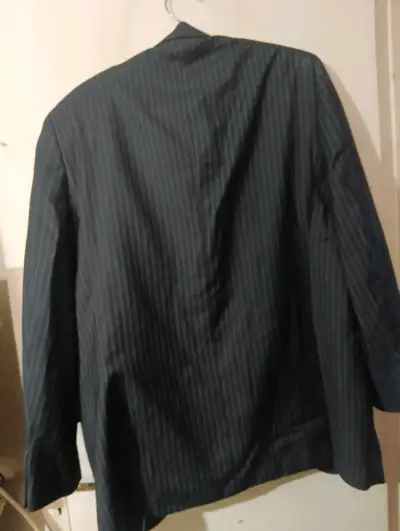Traje de hombre a rayas elegante - miniatura 2
