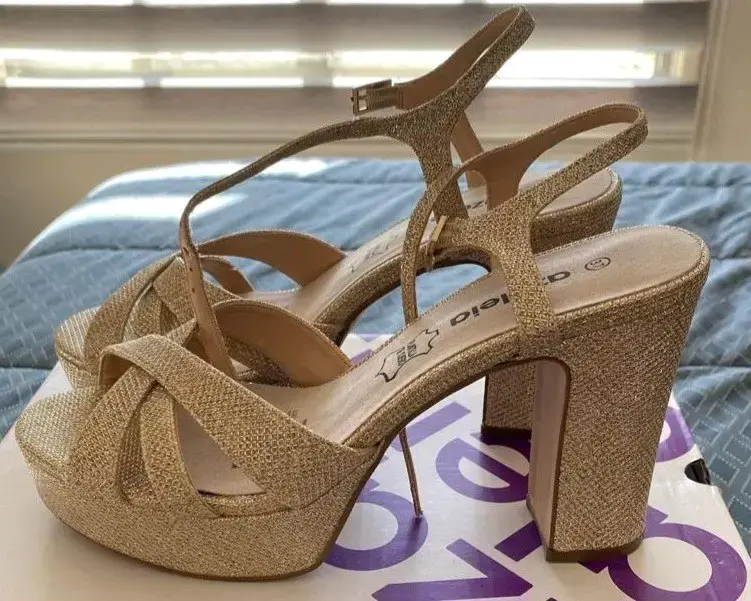 Sandalias de tacón doradas Azaleia con plataforma - 1