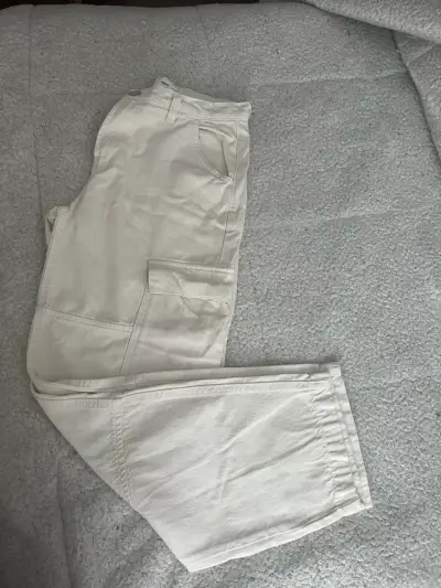 Pantalones cargo beige MNG para mujer - miniatura 1
