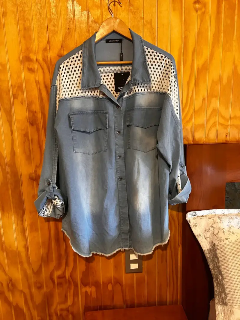 Camisa de mezclilla con encaje para mujer - 2