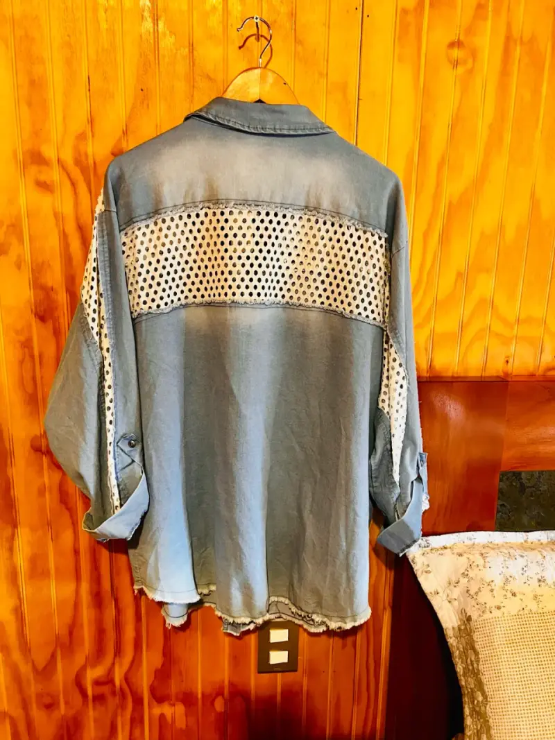 Camisa de mezclilla con encaje para mujer - 3