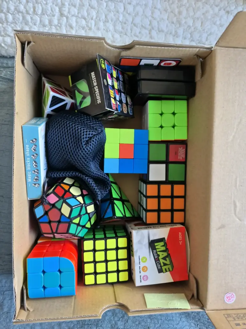 Set de cubos Rubik y rompecabezas 3D variados - 1