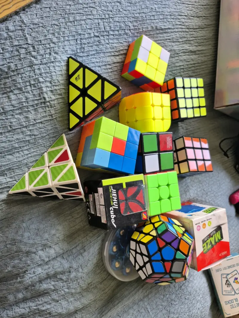 Set de cubos Rubik y rompecabezas 3D variados - 2