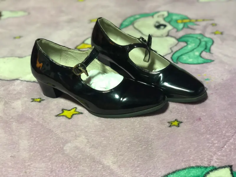 Zapatos de charol negro para niña con hebilla - 1