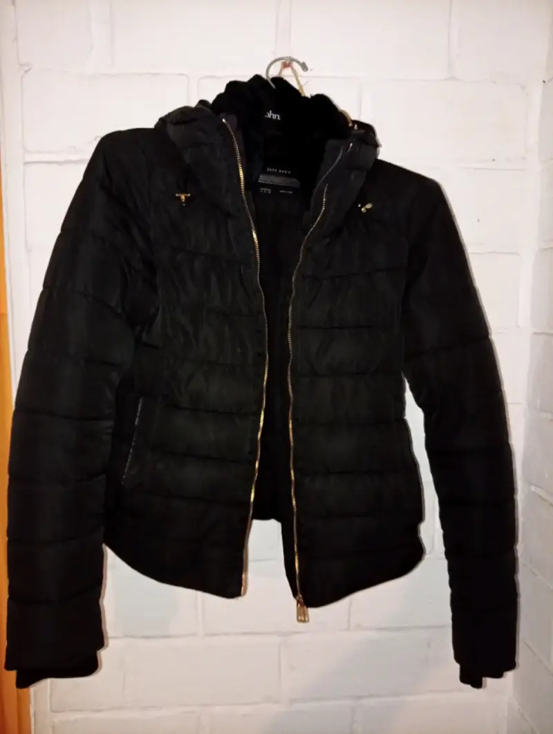 Chaqueta negra acolchada Zara Basic para mujer