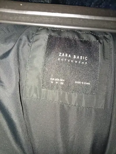 Chaqueta negra acolchada Zara Basic para mujer - miniatura 2